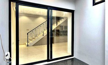 Rumah 3 lantai siap huni di mampang jakarta selatan