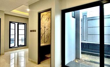 Rumah 3 lantai siap huni di mampang jakarta selatan