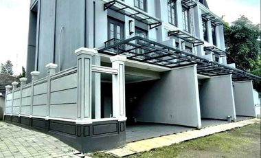 Rumah 3 lantai siap huni di mampang jakarta selatan