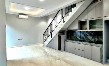 Rumah 3 lantai siap huni di mampang jakarta selatan