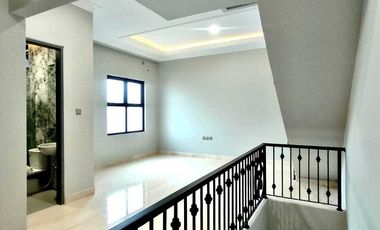 Rumah 3 lantai siap huni di mampang jakarta selatan