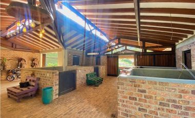 Lote con Pesebreras perfecto para Restaurante