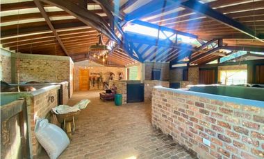 Lote con Pesebreras perfecto para Restaurante