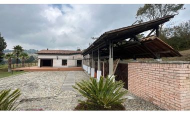 Alquiler Casa Finca de lujo con pesebreras a 15min del Aeropuerto  JMC