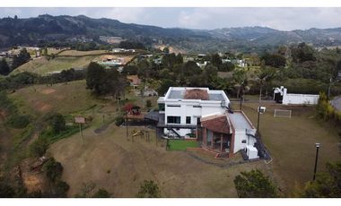 Alquiler Casa Finca de lujo con pesebreras a 15min del Aeropuerto  JMC