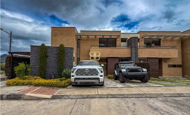 SE VENDE CASA EN CAJICA