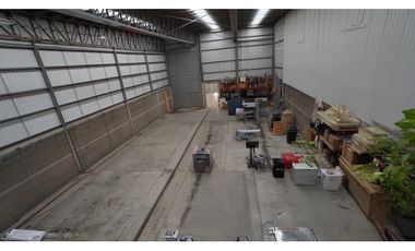 Bodega en venta – 1.735 m² | Siberia
