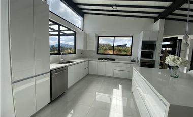 Casa en venta y Arriendo en El Retiro, un nivel más sótano, vista 360°