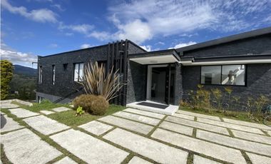Casa en venta y Arriendo en El Retiro, un nivel más sótano, vista 360°