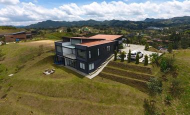 Casa en venta y Arriendo en El Retiro, un nivel más sótano, vista 360°