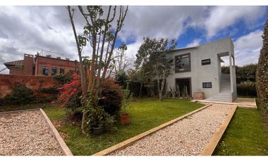 Rento apartamento para estrenar con zona verde 3 garajes