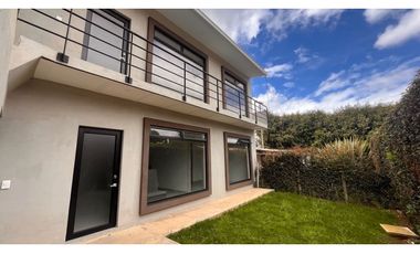 Rento apartamento para estrenar con zona verde 3 garajes