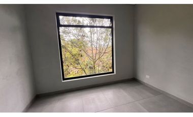 Rento apartamento para estrenar con zona verde 3 garajes