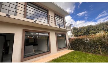 Rento apartamento para estrenar con zona verde 3 garajes