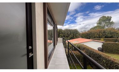 Rento apartamento para estrenar con zona verde 3 garajes