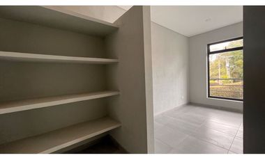 Rento apartamento para estrenar con zona verde 3 garajes