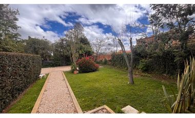 Rento apartamento para estrenar con zona verde 3 garajes