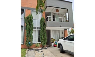 VENDO CASA  MOLIVENTO