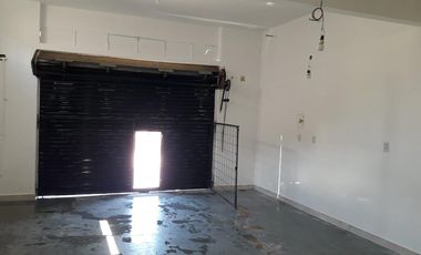 Local en venta - espacio principal y dos baños - 50 mts2 - Wilde