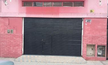 Local en venta - espacio principal y dos baños - 50 mts2 - Wilde