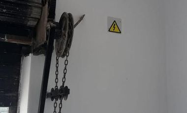 Local en venta - espacio principal y dos baños - 50 mts2 - Wilde