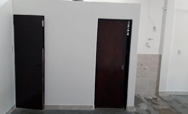Local en venta - espacio principal y dos baños - 50 mts2 - Wilde