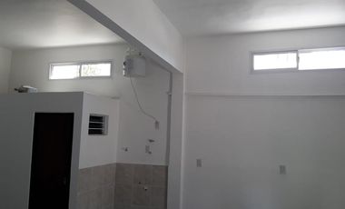 Local en venta - espacio principal y dos baños - 50 mts2 - Wilde