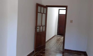 VENTA DE CASA + LOCAL MICRO CENTRO DE LA CIUDAD