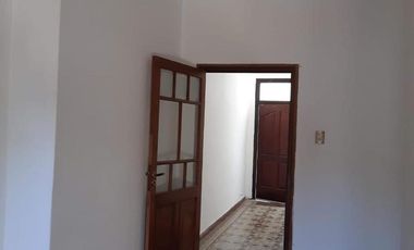 VENTA DE CASA + LOCAL MICRO CENTRO DE LA CIUDAD