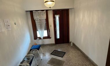 Venta de ph 3 ambientes al frente con local amplio APTO CREDITO