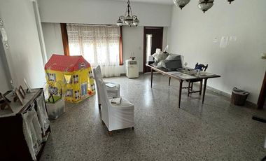 Venta de ph 3 ambientes al frente con local amplio APTO CREDITO