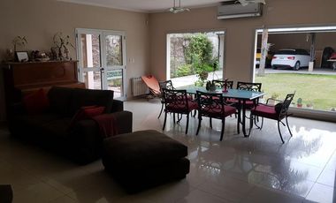 Excepcional casa centrica en Adrogué