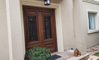 Excepcional casa centrica en Adrogué