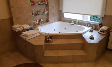 Excepcional casa centrica en Adrogué