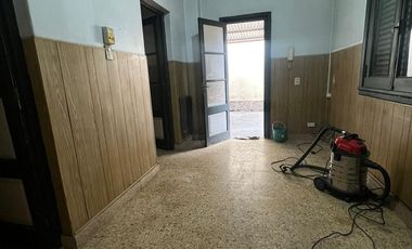 PH DE 3 AMBIENTES CON LOCAL VENTA EN M. GONZALEZ BALCARCE  3358  (REMEDIOS DE ESCALADA)