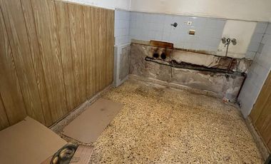 PH DE 3 AMBIENTES CON LOCAL VENTA EN M. GONZALEZ BALCARCE  3358  (REMEDIOS DE ESCALADA)