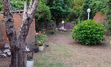 Casa en venta - 4 dormitorios 2 baños - patio y quincho - 315mts2 - Santa Teresita