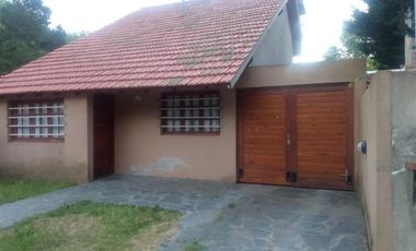 Casa en venta - 4 dormitorios 2 baños - patio y quincho - 315mts2 - Santa Teresita