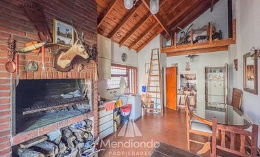 Chalet de 3 ambientes c/ Quincho y cochera doble - zona Villa Primera