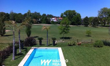 Venta de casa 8 ambientes en Abril Club De Campo, Berazategui