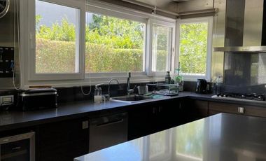 Venta de casa 8 ambientes en Abril Club De Campo, Berazategui