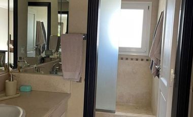 Venta de casa 8 ambientes en Abril Club De Campo, Berazategui