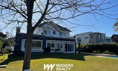 Venta de casa 8 ambientes en Abril Club De Campo, Berazategui