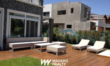 Venta de casa 8 ambientes en Abril Club De Campo, Berazategui