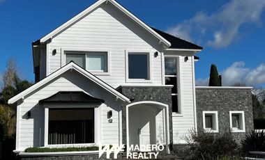 Venta de casa 8 ambientes en Abril Club De Campo, Berazategui