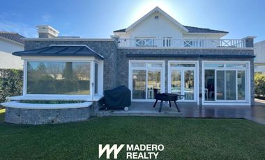 Venta de casa 8 ambientes en Abril Club De Campo, Berazategui