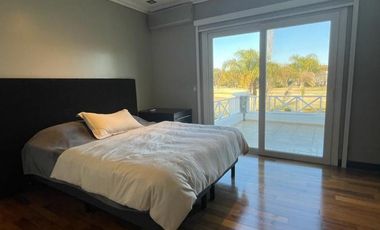 Venta de casa 8 ambientes en Abril Club De Campo, Berazategui