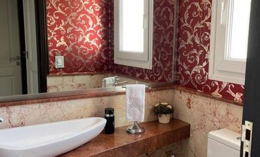 Venta de casa 8 ambientes en Abril Club De Campo, Berazategui