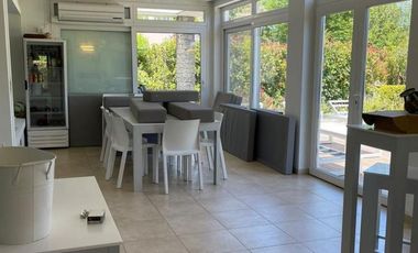 Venta de casa 8 ambientes en Abril Club De Campo, Berazategui