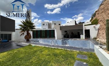 Casa en renta con alberca, sauna, vapor y área de gimnasio